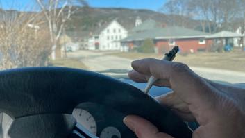 Interior ordena no multar a quienes posean o consuman drogas en vehículos aparcados