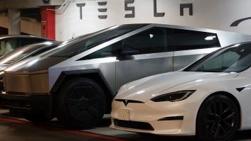 Un cliente va a comprar un Tesla y le dan el coche que llevaba meses parado tras retirarse del mercado por un problema