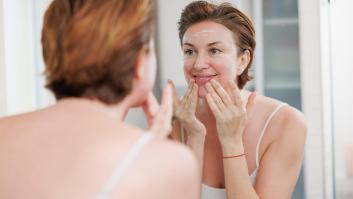 Un experto en cuidado de la piel sentencia a quienes se lavan la cara sólo con agua: ojo a su comparación