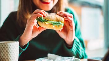 Los expertos invitan a tomar el almuerzo el sándwich 'frenador' del colesterol alto que se prepara en 5 minutos