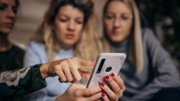 La jefa de la empresa entra sin permiso al grupo de WhatsApp de sus empleadas, copia los mensajes y se forma un revuelo de miles de euros y penas de prisión