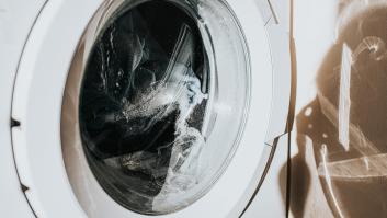 Si metes las pastillas más clásicas para el dolor de cabeza en la lavadora, tu ropa se mantendrá blanca y reluciente