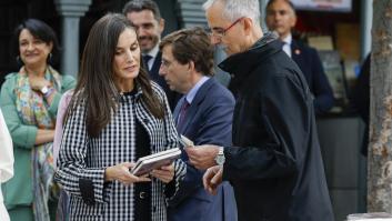 Letizia, en su salsa entre libros: sus nuevas adquisiciones para su biblioteca en Zarzuela