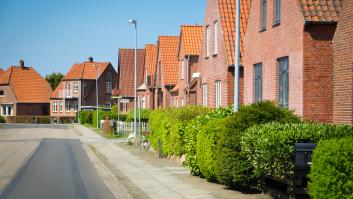 Tiene su casa en venta durante 16 años y los 'salvadores' consiguen en días venderla: "Pensé que era mentira, me sentí muy aliviada"