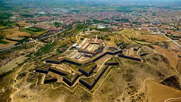 El castillo catalán de impresionante trazado geométrico bautizado como la "bella inútil" por su historia
