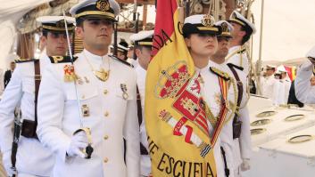 Leonor, una vez más, sigue los pasos de su padre: abanderada en la jura de Cartagena