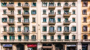 Una reconocida actriz convierte una casa llena de basura en un piso "cuqui" okupa en Barcelona: "Mis hijos han nacido en este piso"