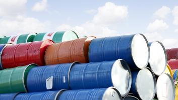 Una pareja abandona su eco-resort y les acusan de dejar 158 barriles de heces humanas y animales muertos