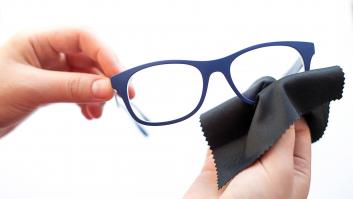 Ni toallitas ni paños de microfibra: un óptico ofrece la solución inesperada para limpiar las gafas que se encuentra en la cocina