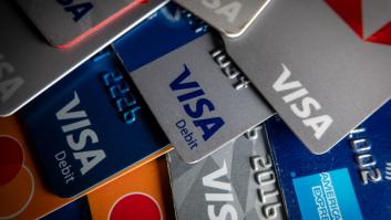 Muchos permiten a los vendedores de las tiendas hacer este gesto sin saber que le acaban de ceder el control de su dinero