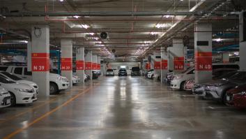 Quiere ahorrarse unos euros al dejar su coche aparcado en un centro comercial durante su viaje y la apuesta le acaba saliendo bien cara