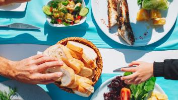 Una nutricionista experta en longevidad pide volver a los grupos de alimentos de la dieta mediterránea para vivir cien años