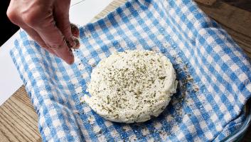Fortalece los huesos y mejora la función cerebral pero los españoles apenas lo consumen: el queso que es tendencia mundial sólo se vende en 2 supermercados