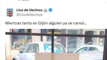 El cartel que un bar de Gijón ha puesto en su puerta destila tanto hartazgo que a muchos les enamora