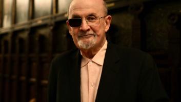 El hombre que apuñaló a Salman Rushdie, condenado a 25 años de cárcel por intento de asesinato