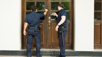 Organiza una fiesta de cumpleaños, los vecinos llaman a la policía y el cumpleañero acaba en la cárcel