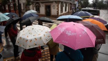 La AEMET avisa de las zonas de España donde tendrán el paraguas abierto casi toda la semana