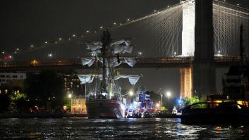 Al menos dos personas muertas y 20 heridas tras el choque de un buque escuela mexicano contra el puente de Brooklyn