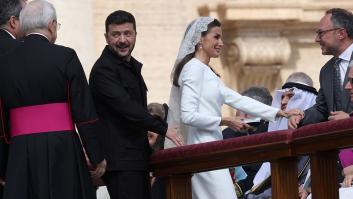 Letizia se acoge a su privilegio del blanco para la primera misa del papa León XIV