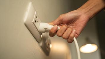 Adiós a los enchufes: descubren la nueva tecnología que permite enviar electricidad de forma inalámbrica a más de 8 kilómetros