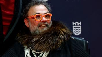 Bob Pop organiza una fiesta el día de Eurovisión y cuando llegan los invitados les hace un anuncio muy firme