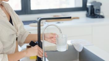 Se activan las alarmas por el agua del grifo en toda Europa y los expertos sorprenden con una aclaración sobre España