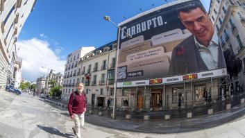 Sánchez ejercerá la acusación por la lona que colgó Hazte Oír con su cara en el Congreso