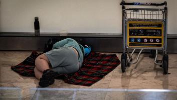 Aena y el Ayuntamiento de Madrid encargarán a una entidad social la identificación de las personas sin hogar de Barajas