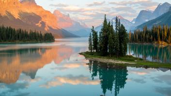 Este gigantesco país está repleto de lagos y los nombres de dos hace pensar que se quedaron sin ideas