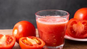 Bebieron zumo de tomate todos los días durante 8 semanas y lo que pasó es literalmente digno de estudio