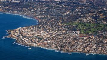 Varios muertos tras estrellarse un pequeño avión en un vecindario en San Diego, California