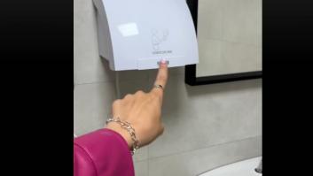 Una científica advierte del método más usado para secarse las manos en los baños públicos y de cuál es el correcto