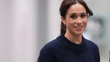 Una azafata se encuentra con Meghan Markle en un vuelo y se vuelve viral al compartir la nota escrita a mano que le dejó
