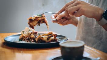 Un amigo invita a un carnicero a comer lasaña, alucina con la carne picada, va donde la compró y... sorpresa