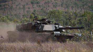 Un país se salta a la torera las objeciones de EEUU y envía decenas de vehículos blindados a Ucrania