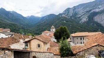 Lagos de origen glaciar y altas montañas: un rincón de España ideal para desconectar en la naturaleza