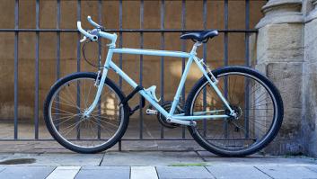 Un hombre sale con su bici de Estambul en mayo y ya está en China: "Una querida amiga tuvo cáncer de mama y ​​por eso ahora corro en bicicleta"