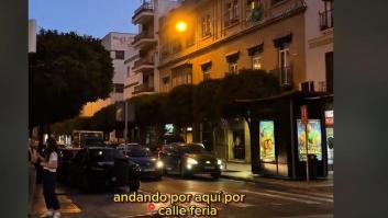 Va por una calle de Sevilla y alucina con la máquina expendedora que se encuentra: pocas veces se ve
