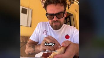 Un británico pide en un bar el desayuno más típico de Andalucía: lo que ve de los españoles de al lado le deja a cuadros