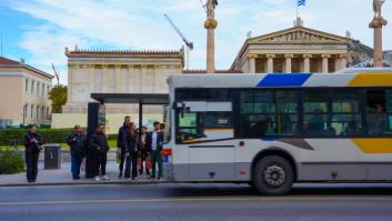 Terror cuando los pasajeros descubren que el conductor del bus pasa las paradas sin detenerse: "¿A dónde me llevas?"