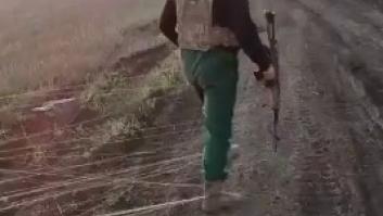 Miles de cables cubren los campos ucranianos por los drones conectados con fibra óptica usados en la guerra de Ucrania