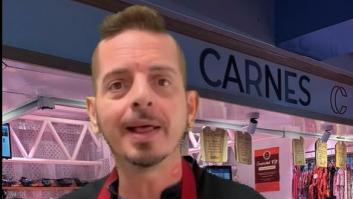 Una señora llega a la carnicería, pide que le dejen colarse porque sólo quiere una cosa y la escena que se produce luego hace sudar hasta hasta al carnicero