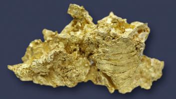 Un cazatesoros encuentra una enorme pepita de oro y la vende sin enterarse antes de cuál era su valor real