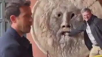 La habilidad de un hombre haciendo fotos con el móvil: "Tiene un máster en cámara del iPhone"