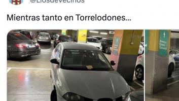 Deja el coche aparcado como un verdadero sinvergüenza y la nota que le dejan es para exponerla en la DGT