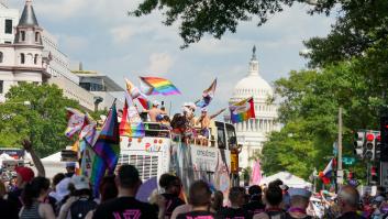 Washington se tiñe de arcoíris y clama contra Trump: "Nuestros derechos no se tocan"