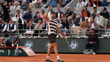 Alcaraz se fija en quién está en primera fila entre el público y corre a saludarle: muchos alucinan al verlo