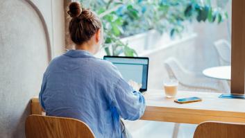 Una empresa prueba la semana de cuatro días laborables y ahora sus empleados creen que son mejores las de siete