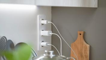 Este es el aparato que el 99% de los españoles deja enchufado toda la noche: devora tus facturas de la luz