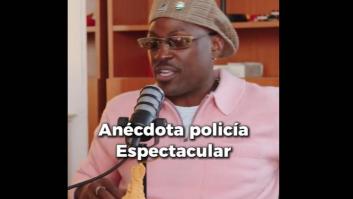 Un policía registra a un chico que estaba fumando y vive un auténtico 'tierra, trágame' por lo que piensa que recoge del suelo